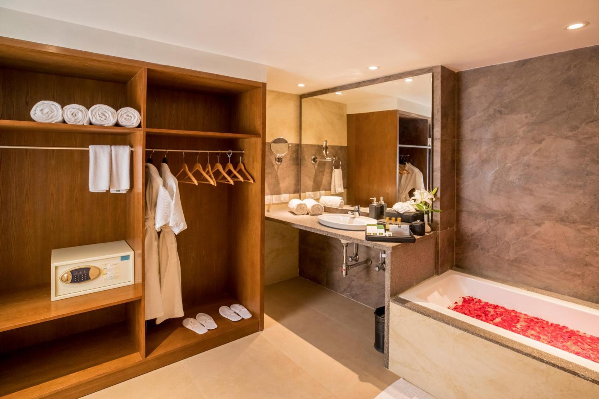 Hotel Swosti Premium Bhubaneswar Esterno foto