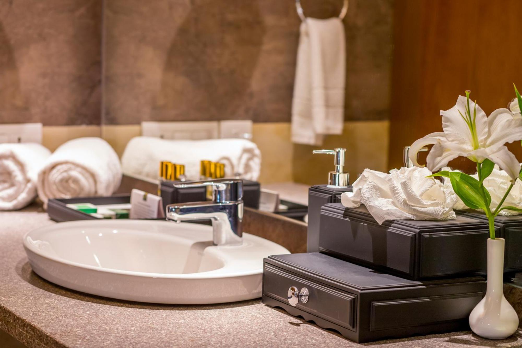 Hotel Swosti Premium Bhubaneswar Esterno foto