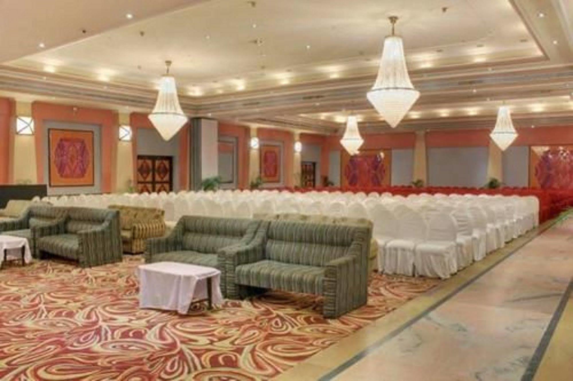 Hotel Swosti Premium Bhubaneswar Esterno foto