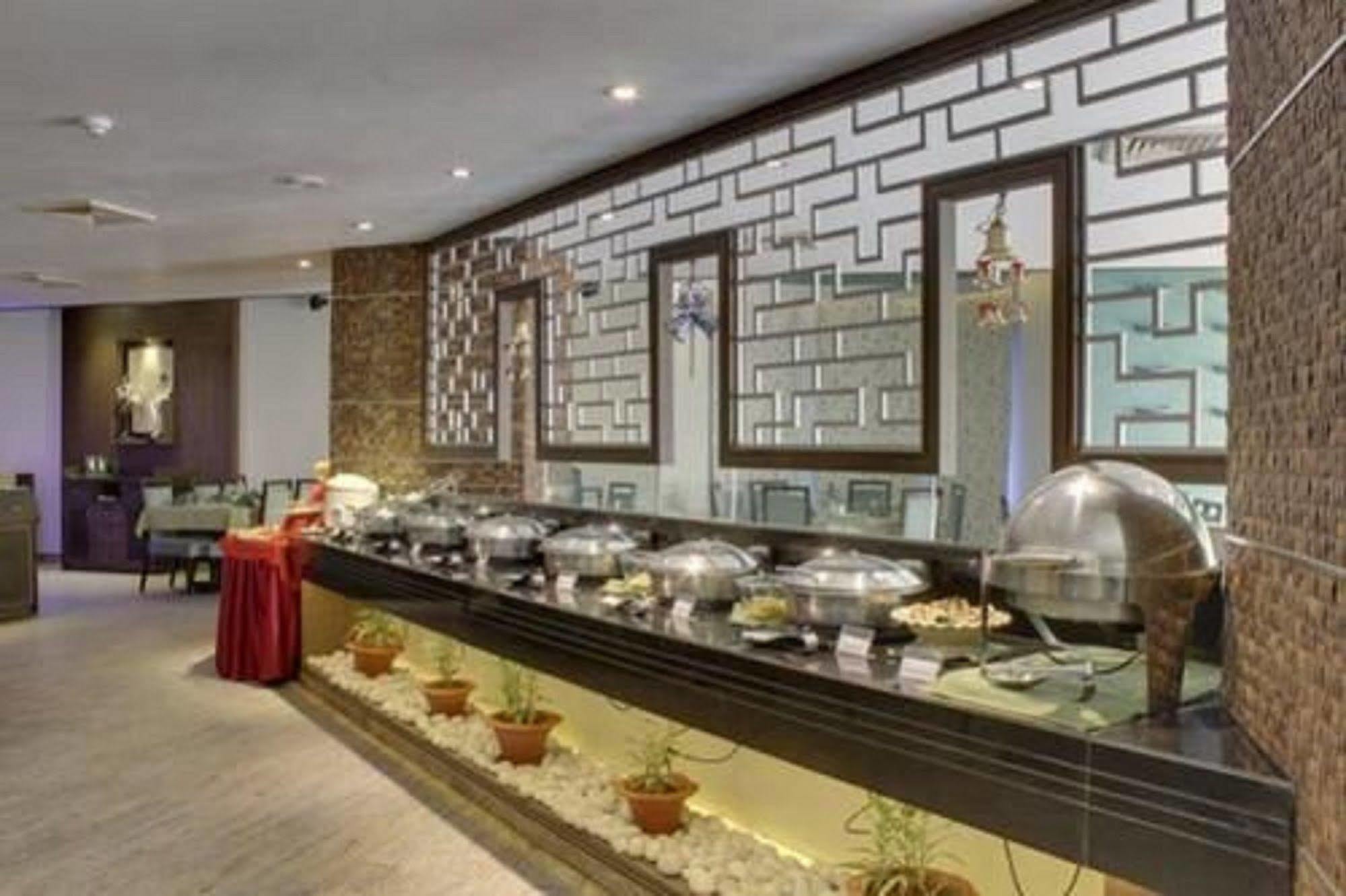 Hotel Swosti Premium Bhubaneswar Esterno foto