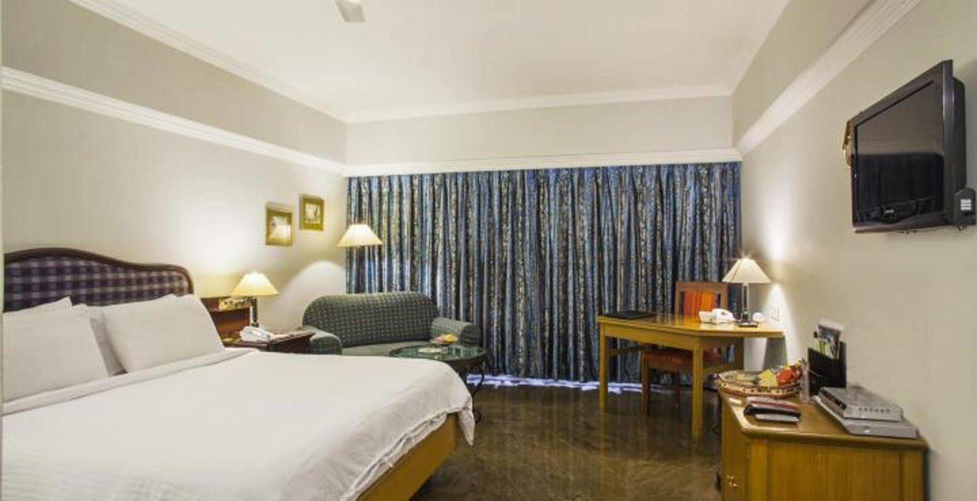 Hotel Swosti Premium Bhubaneswar Esterno foto